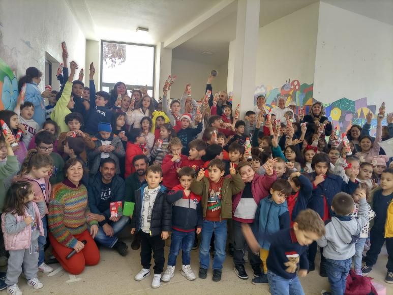 Entrega de Lembran&ccedil;as de Natal JI de C&ocirc;rtes e Ji e EB 1 de Mazedo