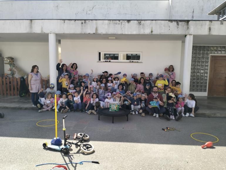 Entrega de Doces da P&aacute;scoa aos alunos das Escolas da Uni&atilde;o das Freguesias de Mazedo e C&ocirc;rtes